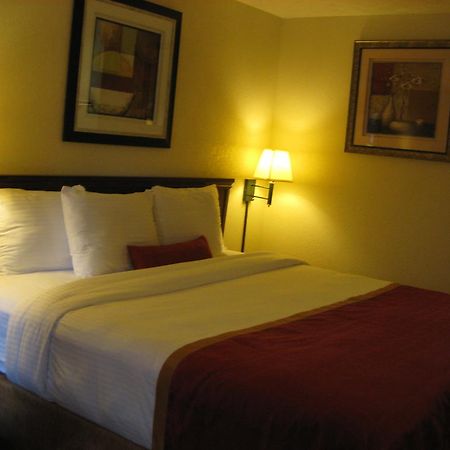 Days Inn By Wyndham Bloomington Eksteriør bilde
