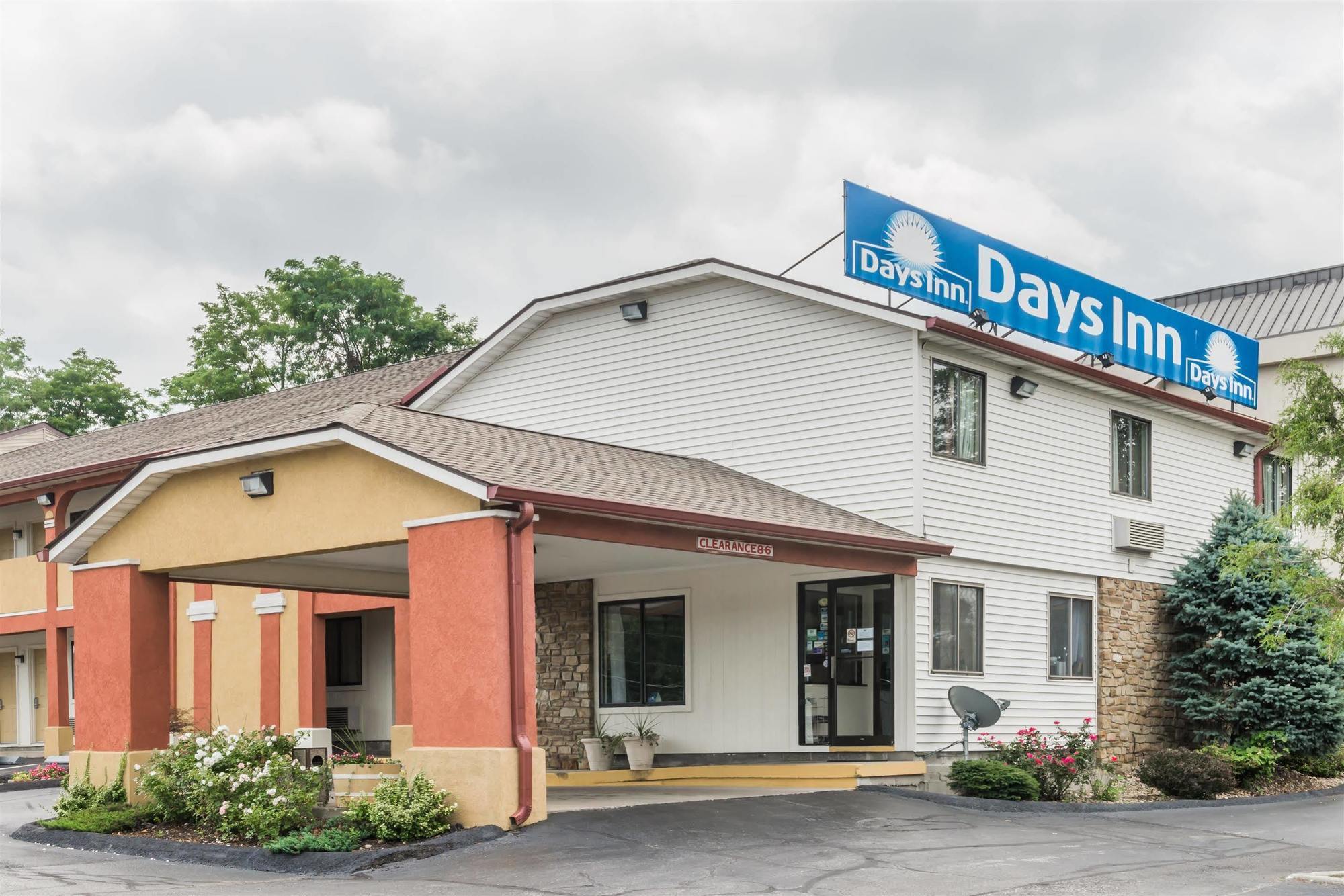 Days Inn By Wyndham Bloomington Eksteriør bilde