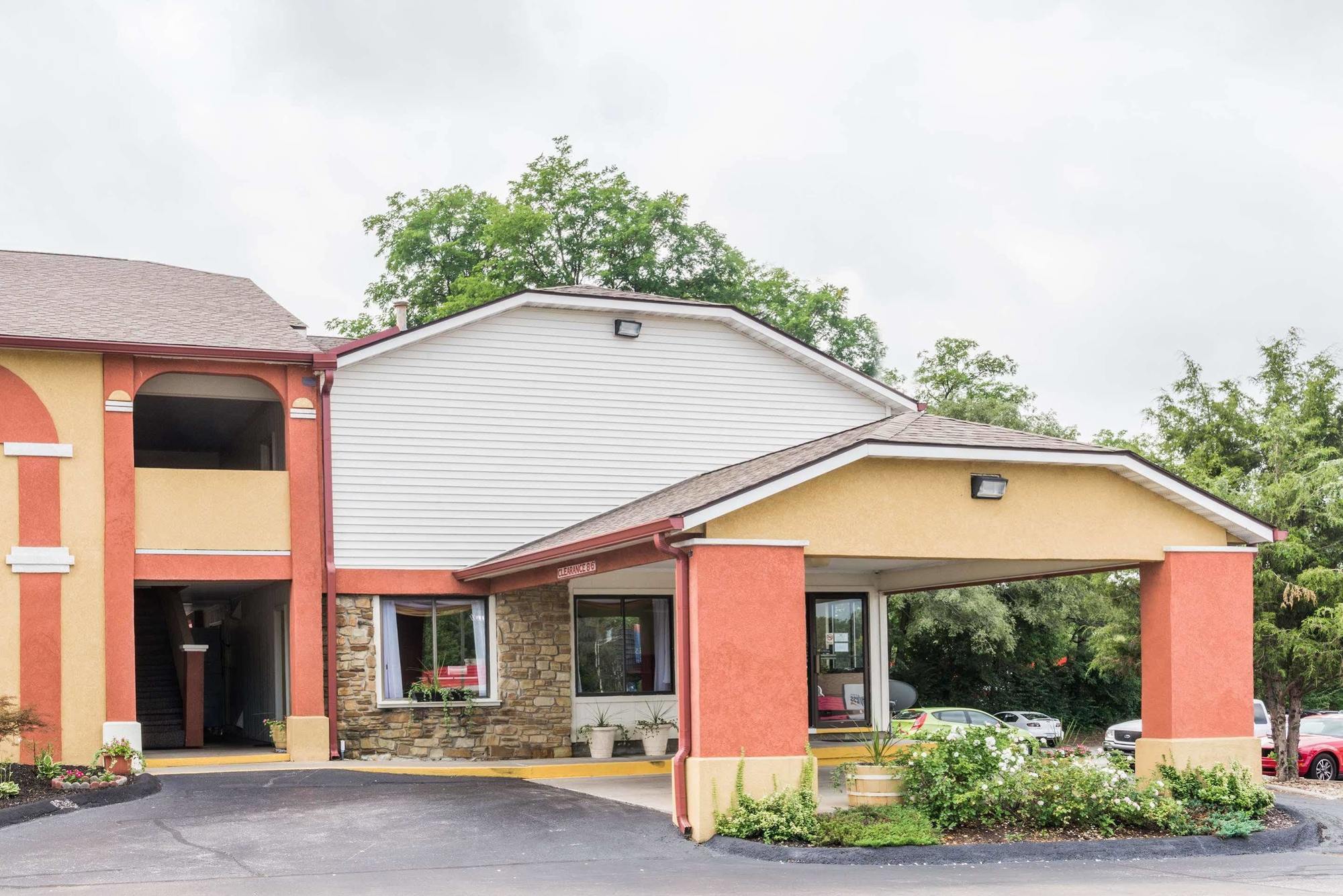 Days Inn By Wyndham Bloomington Eksteriør bilde