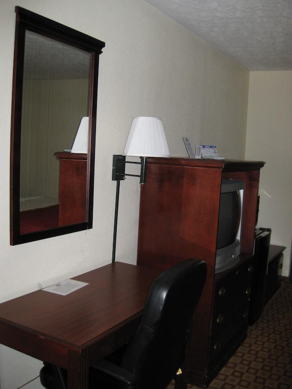 Days Inn By Wyndham Bloomington Eksteriør bilde